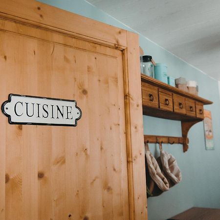 Au Charme D'Antan Bed and Breakfast Féron Εξωτερικό φωτογραφία